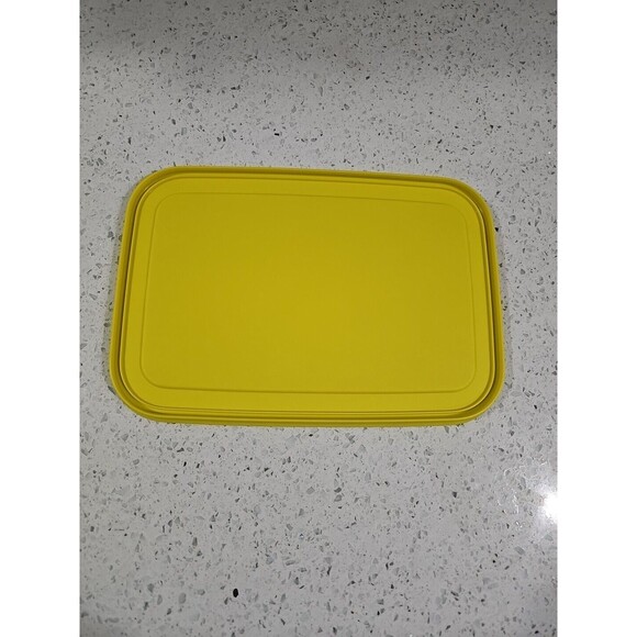 Tupperware Freezer Mates Plus Medium Shallow Snowflake Container 4 1/4 Cup, 1L - Picture 3 of 4